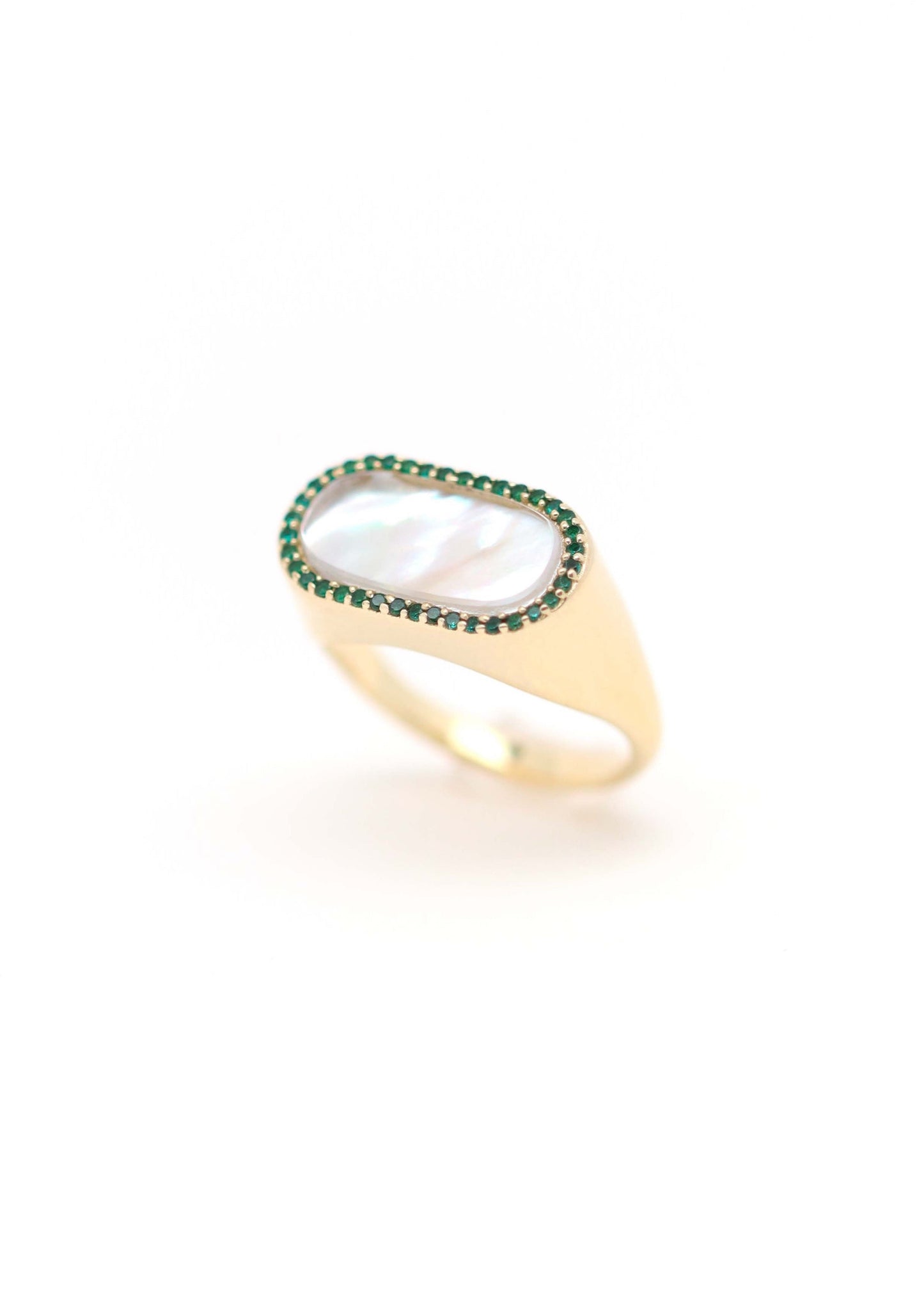 bague chevalière ovale et nacre