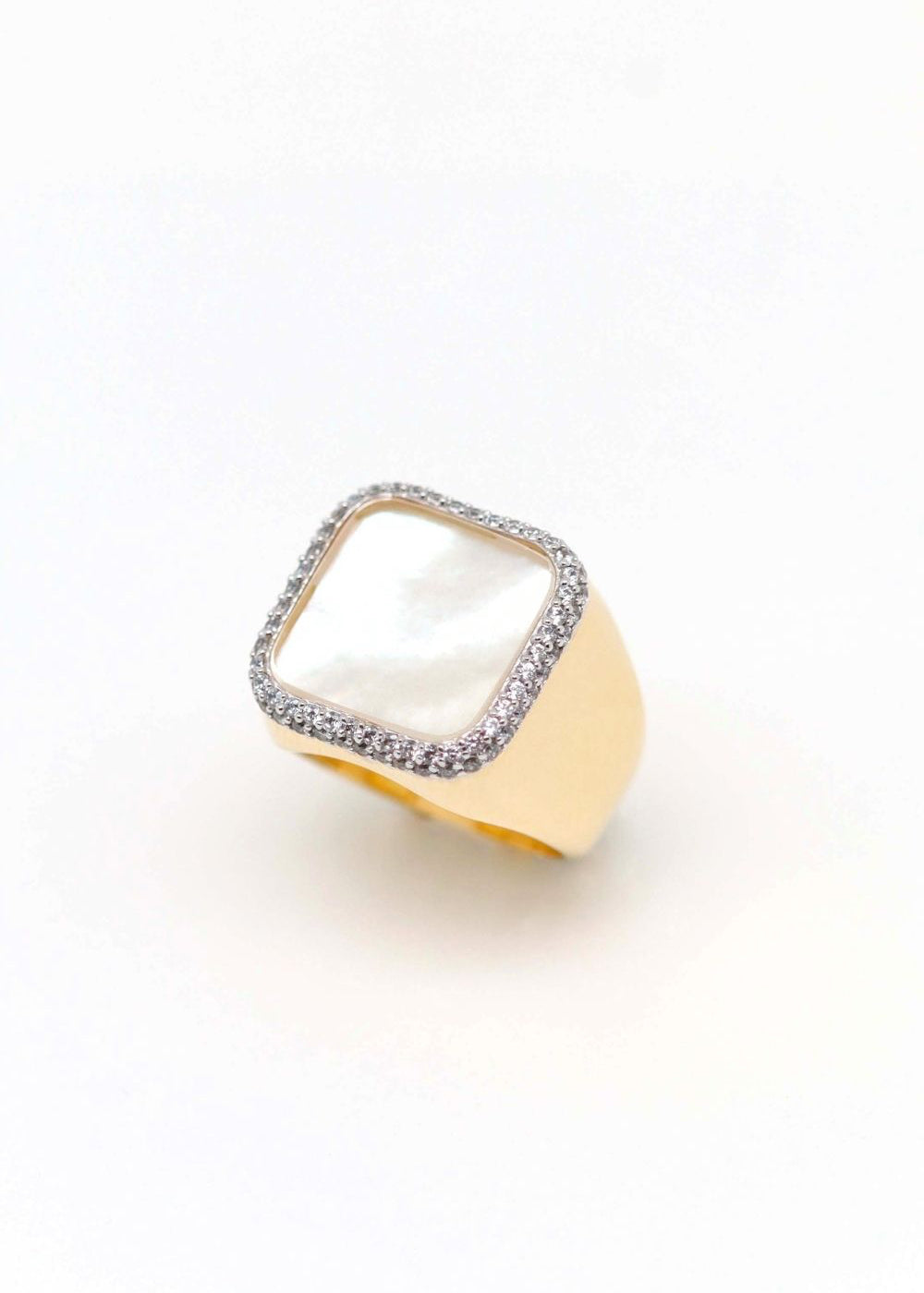 bague chevalière carrée femme plaqu or ornée de nacre