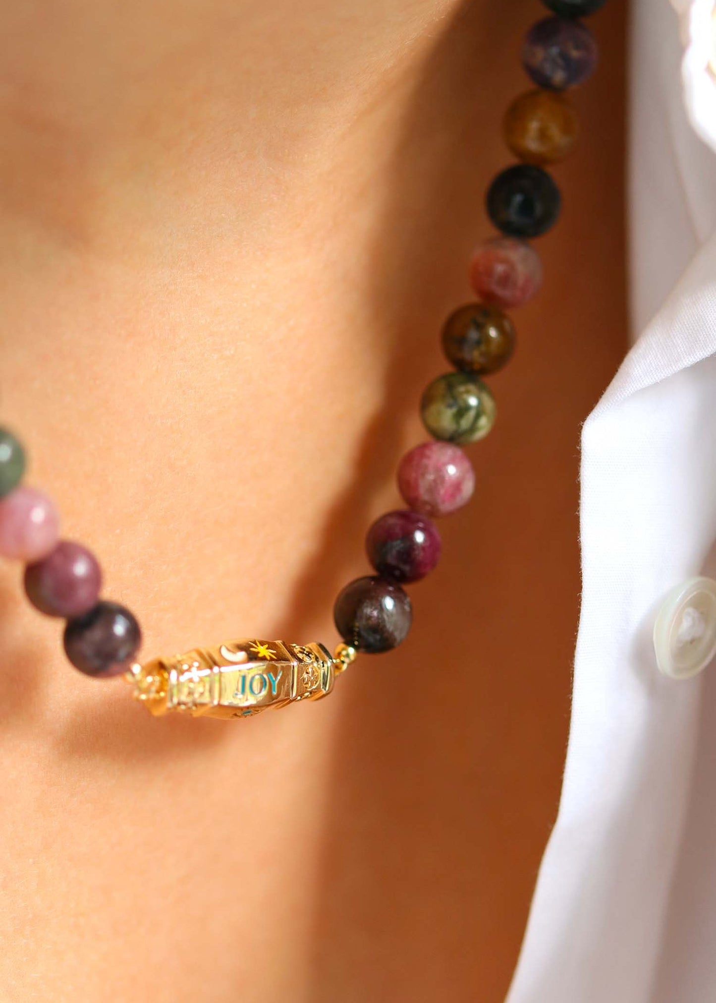 collier court en tourmaline et pendentif amulette