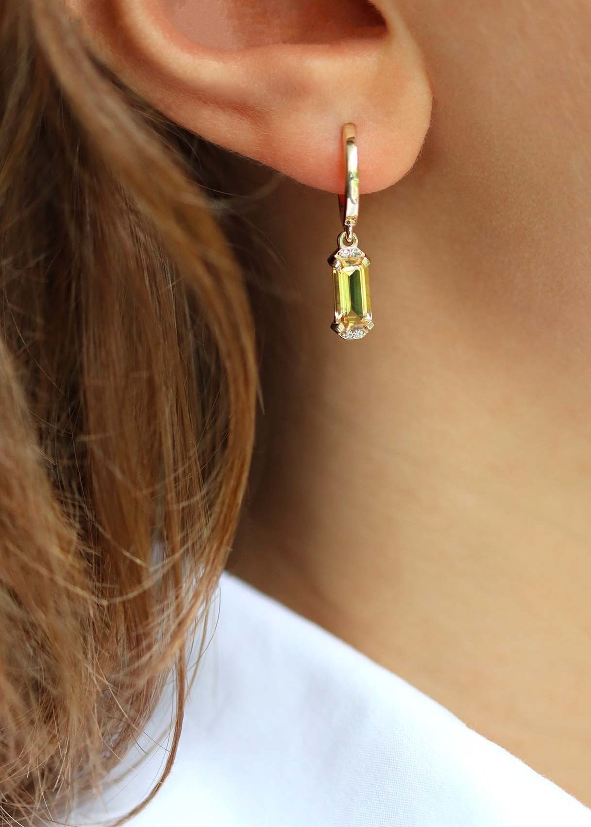 Créole avec une papille rectangulaire en citrine