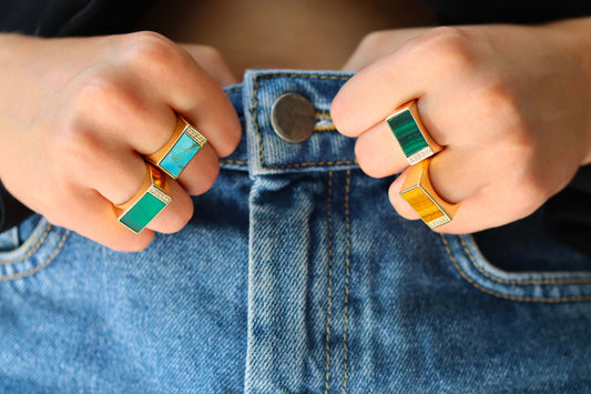 La Chevalière au Féminin : Histoire, Signification et Modernité d'un Bijou Emblématique