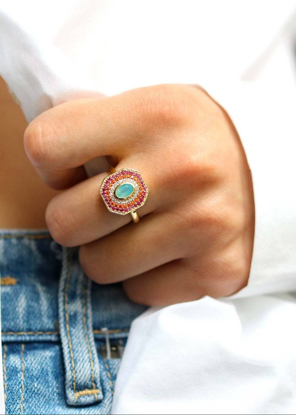 bague plaqué or de style art deco ornée de pierres multicolores
