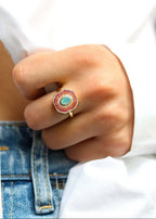 bague plaqué or de style art deco ornée de pierres multicolores