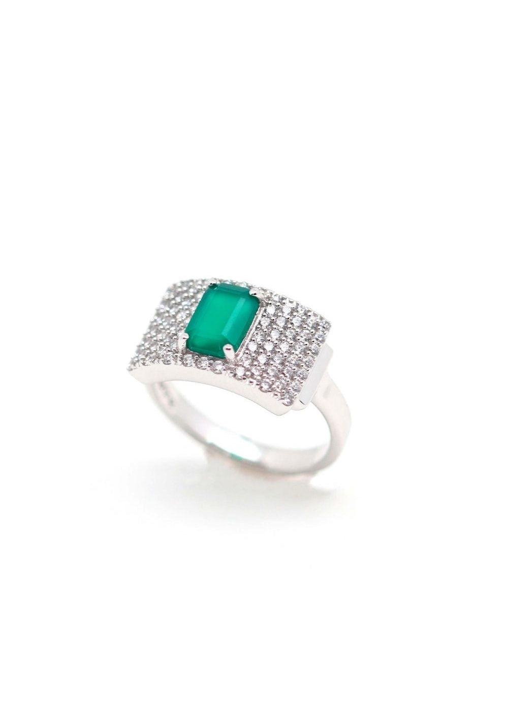 Bague art déco en argent ornée d'une onyx verte octogonale
