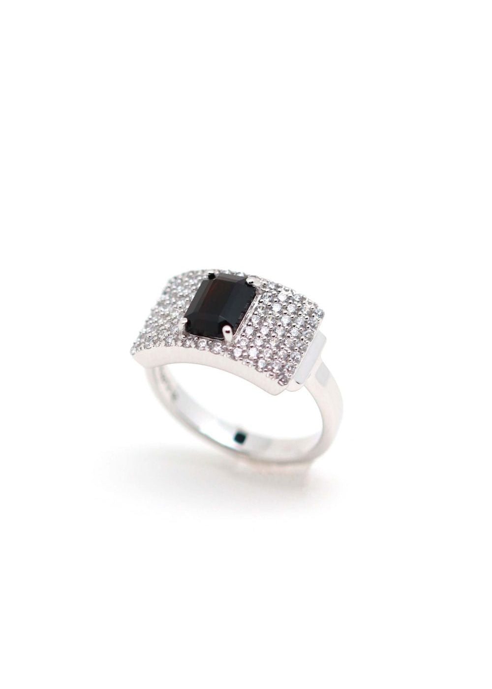 Bague art déco en argent ornée d'une onyx noire octogonale