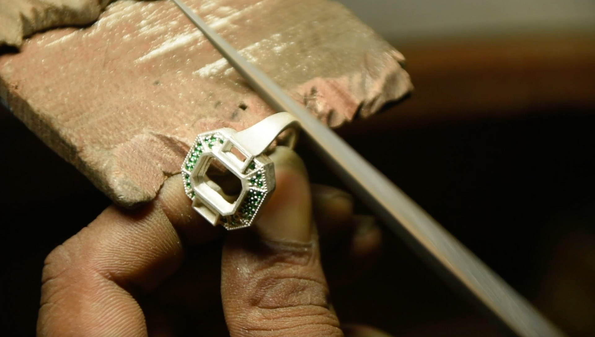 Load video: Know-how: Célestine ring manufacturing