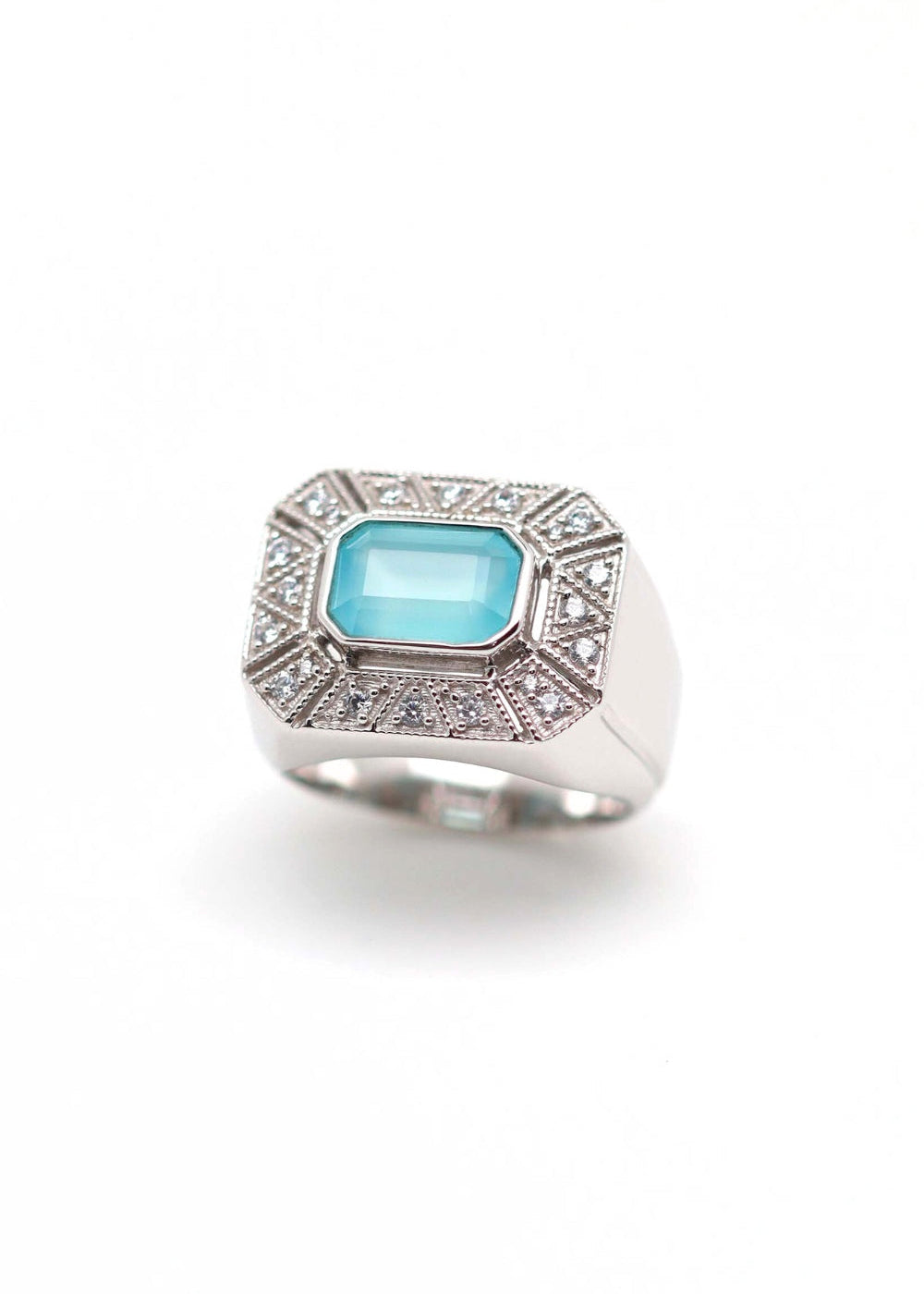 bague art deco argent ornée d'une calcédoine d'eau facettée