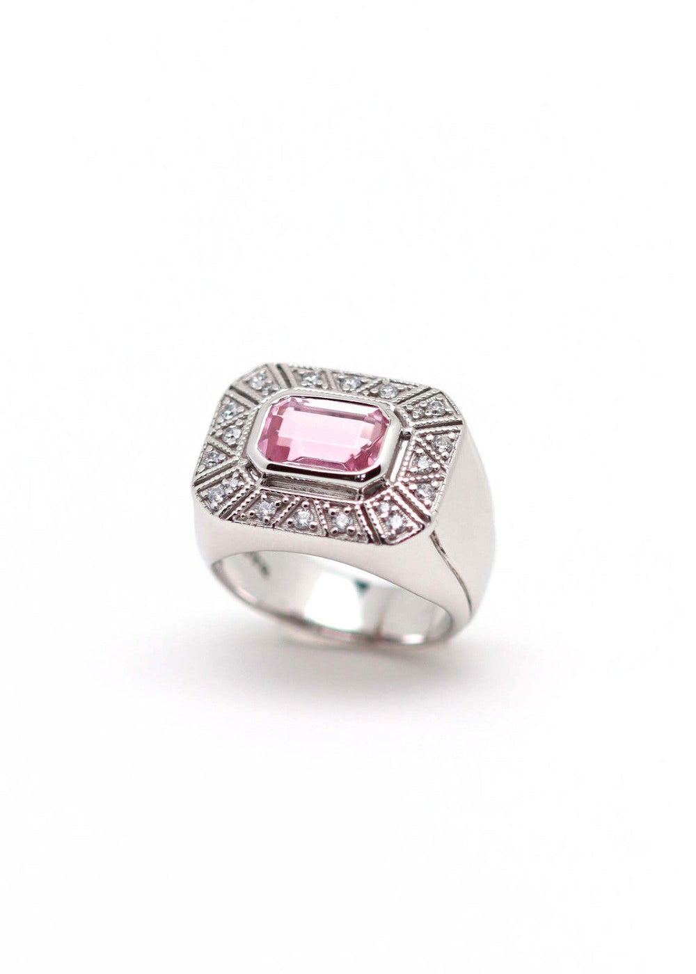 bague art deco argent ornée d'un quartz rose facetté