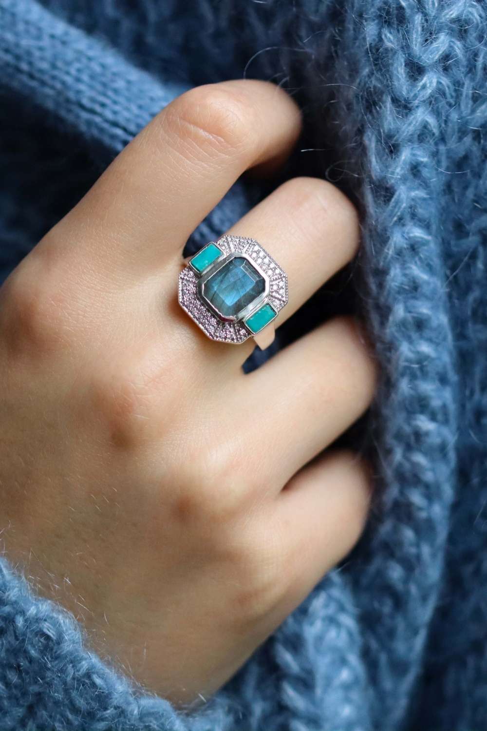 bague art déco en argent ornée d'une labradorite et de turquoise