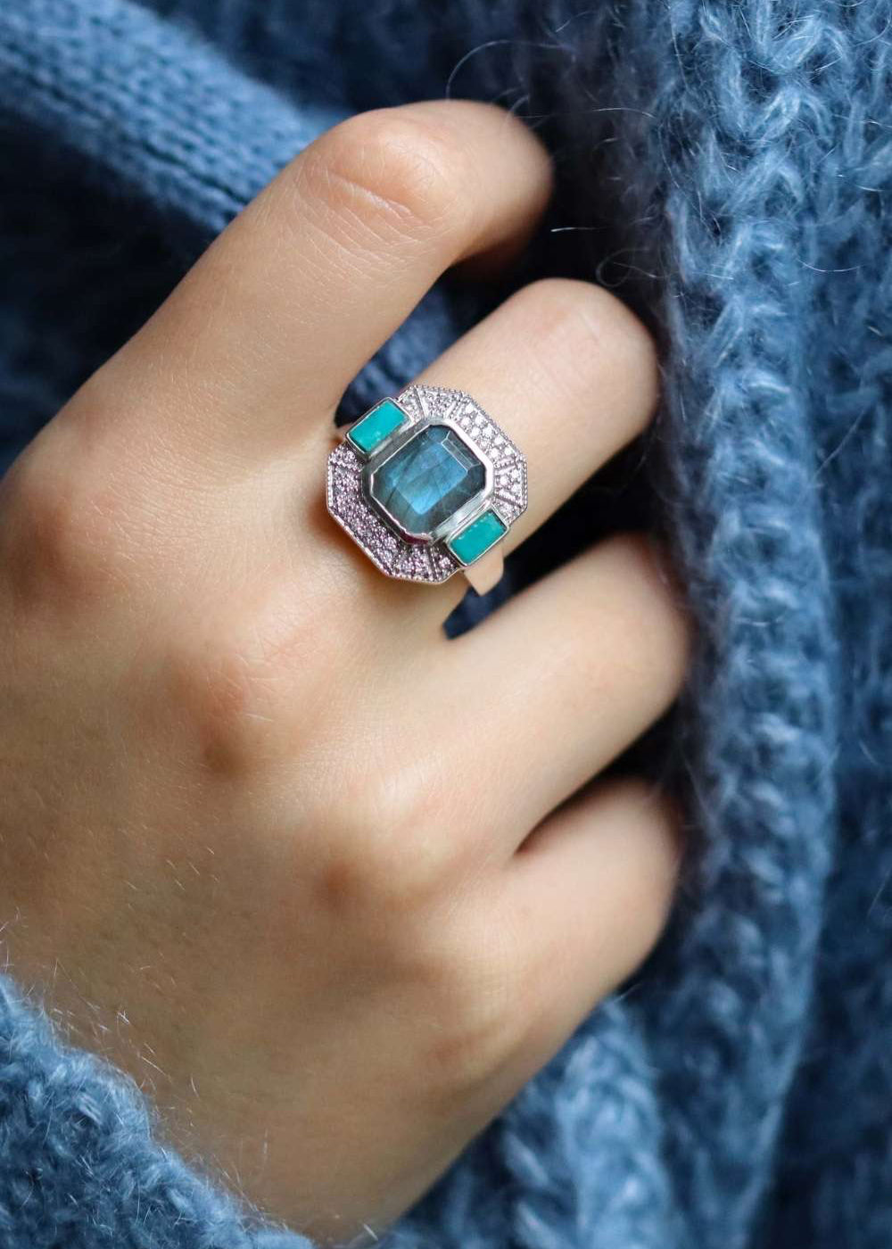 bague art déco en argent ornée d'une labradorite et de turquoise