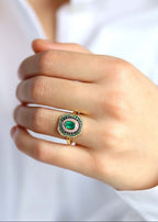 bague plaqué or de style art déco orné d'onyx vert et de pierres vertes et noires