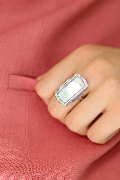 bague art déco en argent ornée de nacre et d'oxydes de zirconium