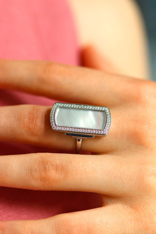 Bague en argent art déco ornée de nacre et d'oxydes de zirconium