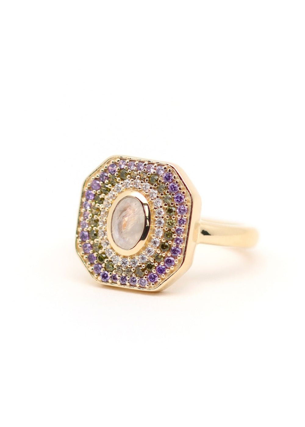 bague plaqué or de style art deco ornée d'une pierre de lune et de pierres de couleur