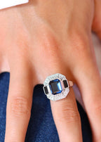 Bague art déco en argent ornée d'une pierre bleue