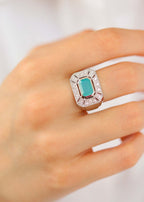 bague art deco argent ornée d'une calcédoine d'eau facettée