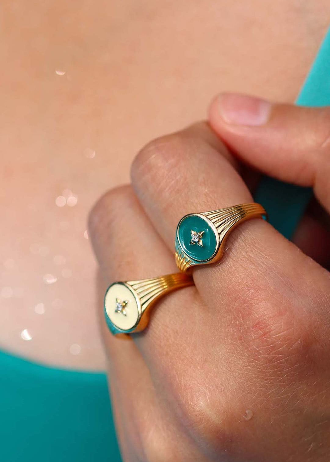 Bague chevalière dorée émail bleu