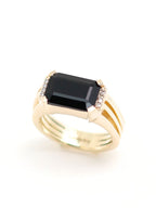 Bague chevalière femme plaqué or sertie d'un onyx noir taille émeraude