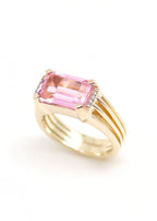 Bague chevalière femme plaqué or sertie d'un quartz rose taille émeraude