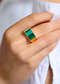 Bague chevalière rectangle sertie de malachite