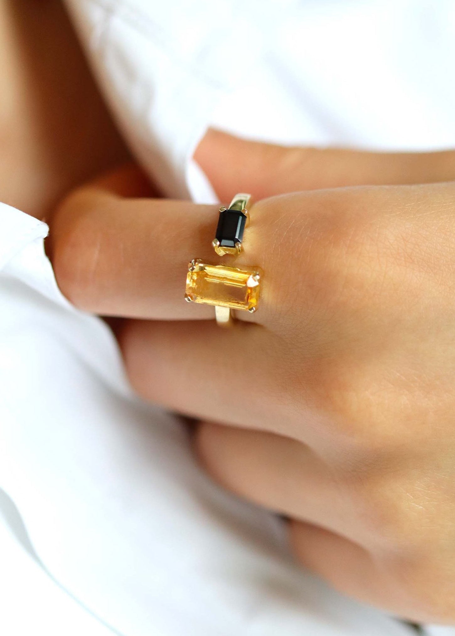 Bague plaqué or avec un duo de pierres octogonales en citrine et en onyx noir