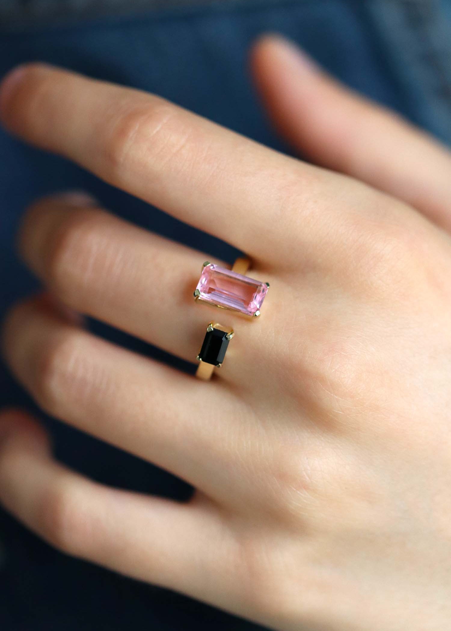 bague plaqué or avec 2 pierres octogonales en quartz rose et onyx noir