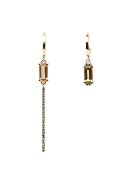 Boucles d'oreilles plaqué or et citrine avec une asymétrie mixant une boucle courte et une boucle longue