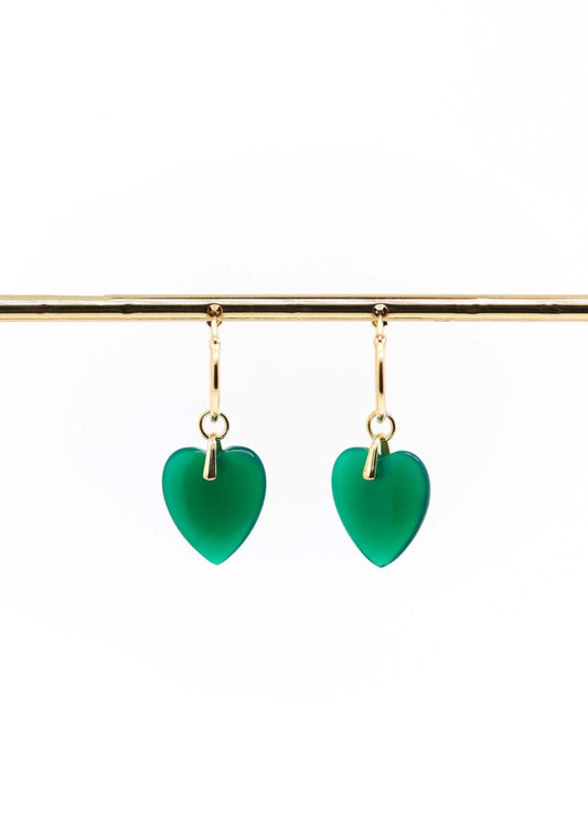 Boucles d'oreilles pendantes avec petit coeur en onyx vert