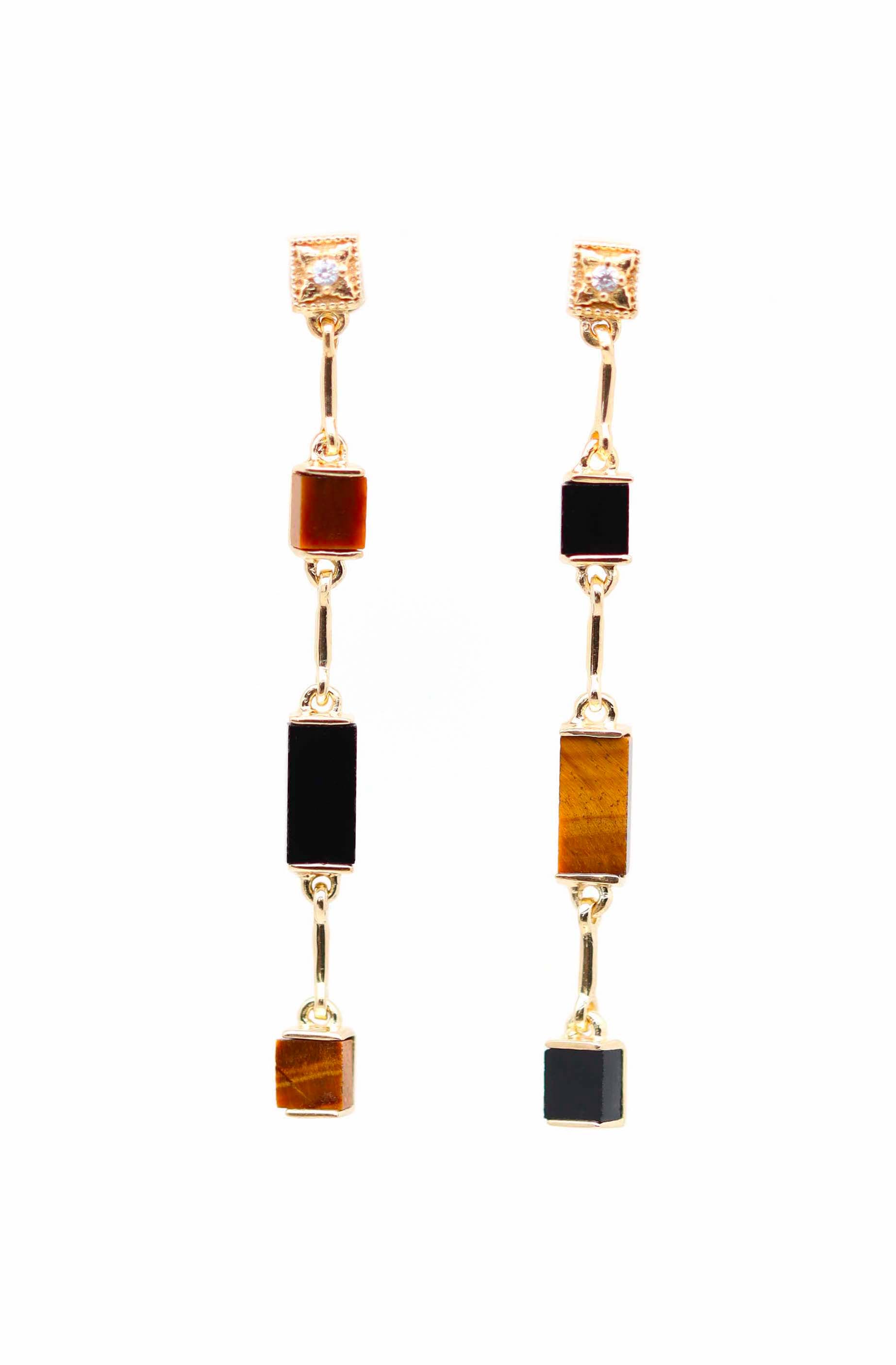 Boucles d'oreilles longues d'inspiration Art Déco plaqué or et ornées d'oeil de tigre et d'onyx noir