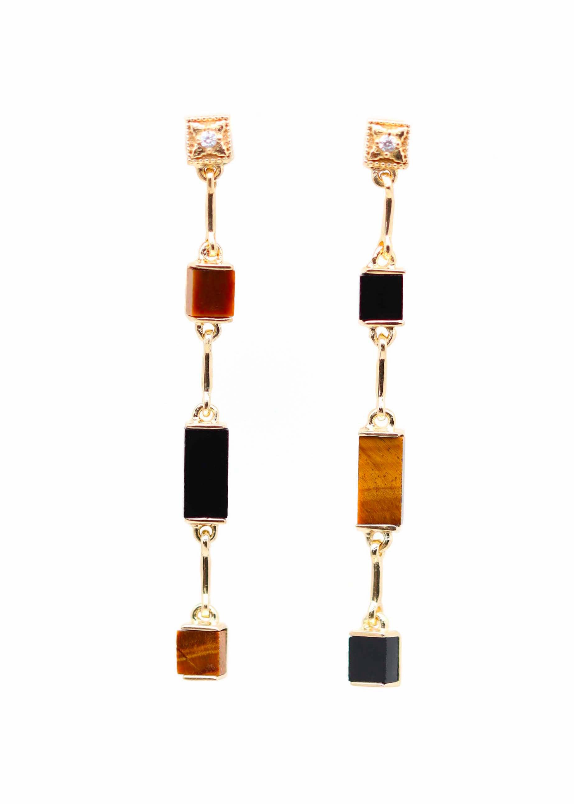 Boucles d'oreilles longues d'inspiration Art Déco plaqué or et ornées d'oeil de tigre et d'onyx noir