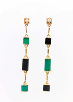 Boucles d'oreilles longues d'inspiration Art Déco plaqué or et ornée d'onyx vert et d'onyx noir