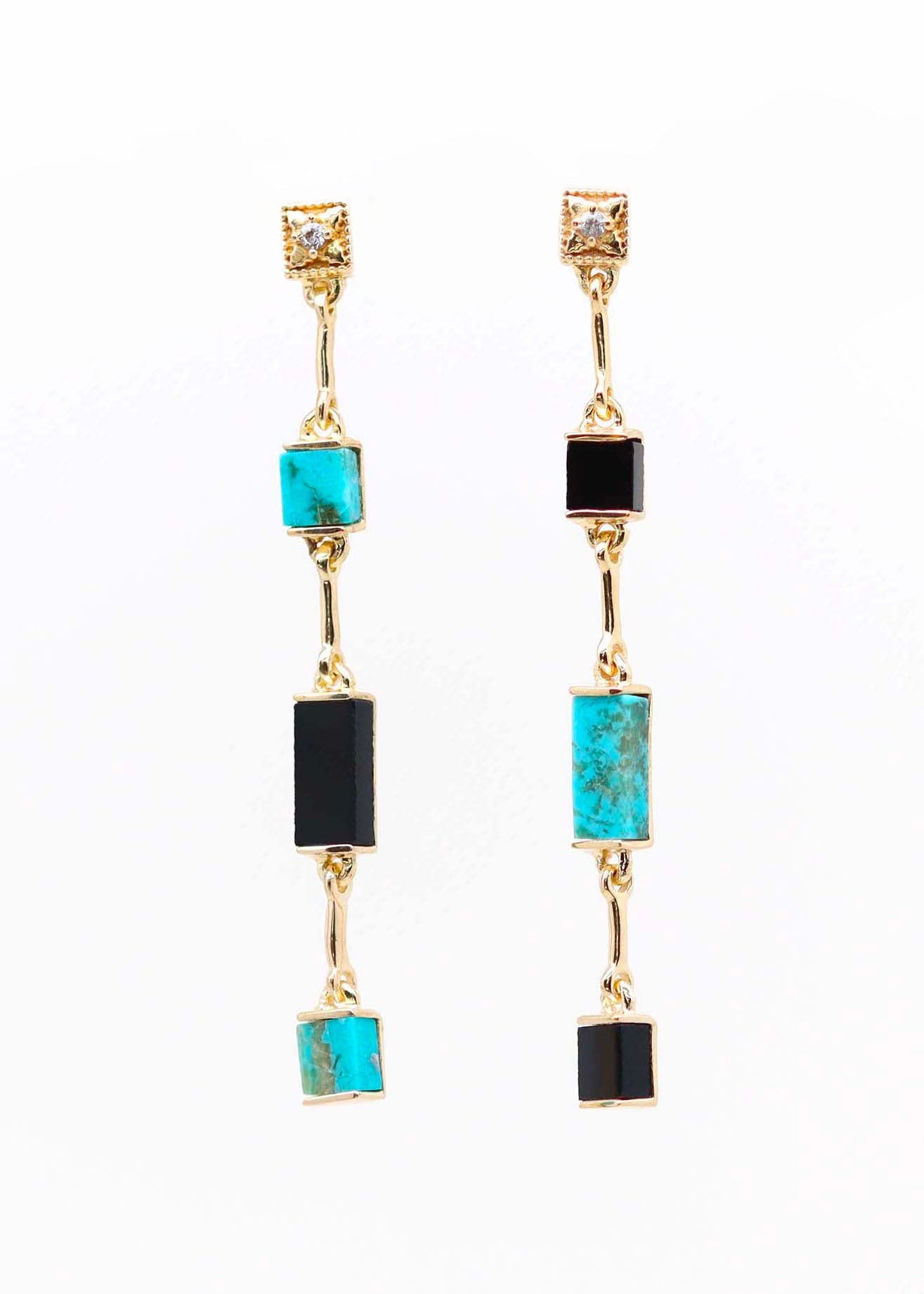 Boucles d'oreilles longues d'inspiration Art Déco plaqué or et ornées de turquoise et d'onyx noir