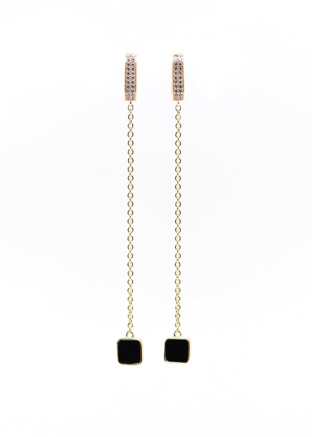 boucles d'oreilles longues fines plaqué or sur chaine avec pampille en onyx noir