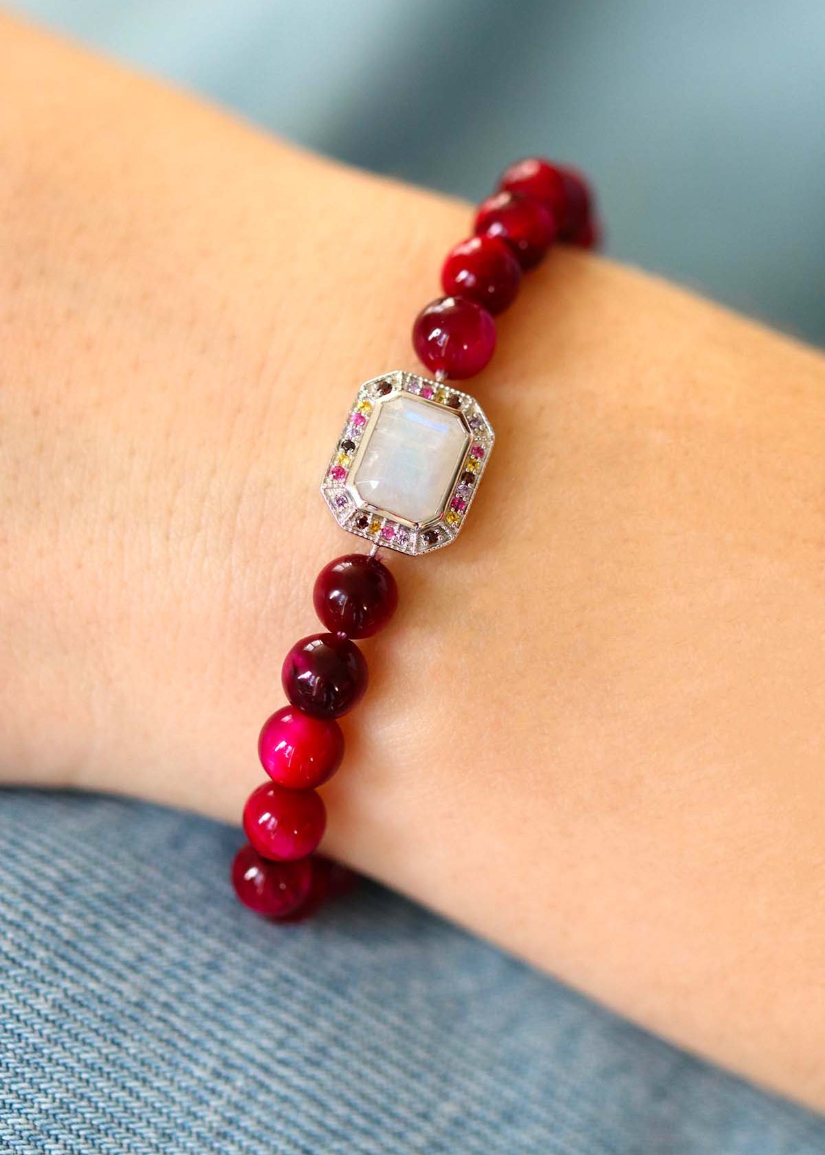 bracelet art deco en argent, pierre de lune et perles en oeil de tigre rose