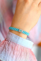 bracelet cordon tressé turquoise avec élément en argent de style art déco orné de calcédoine d'eau