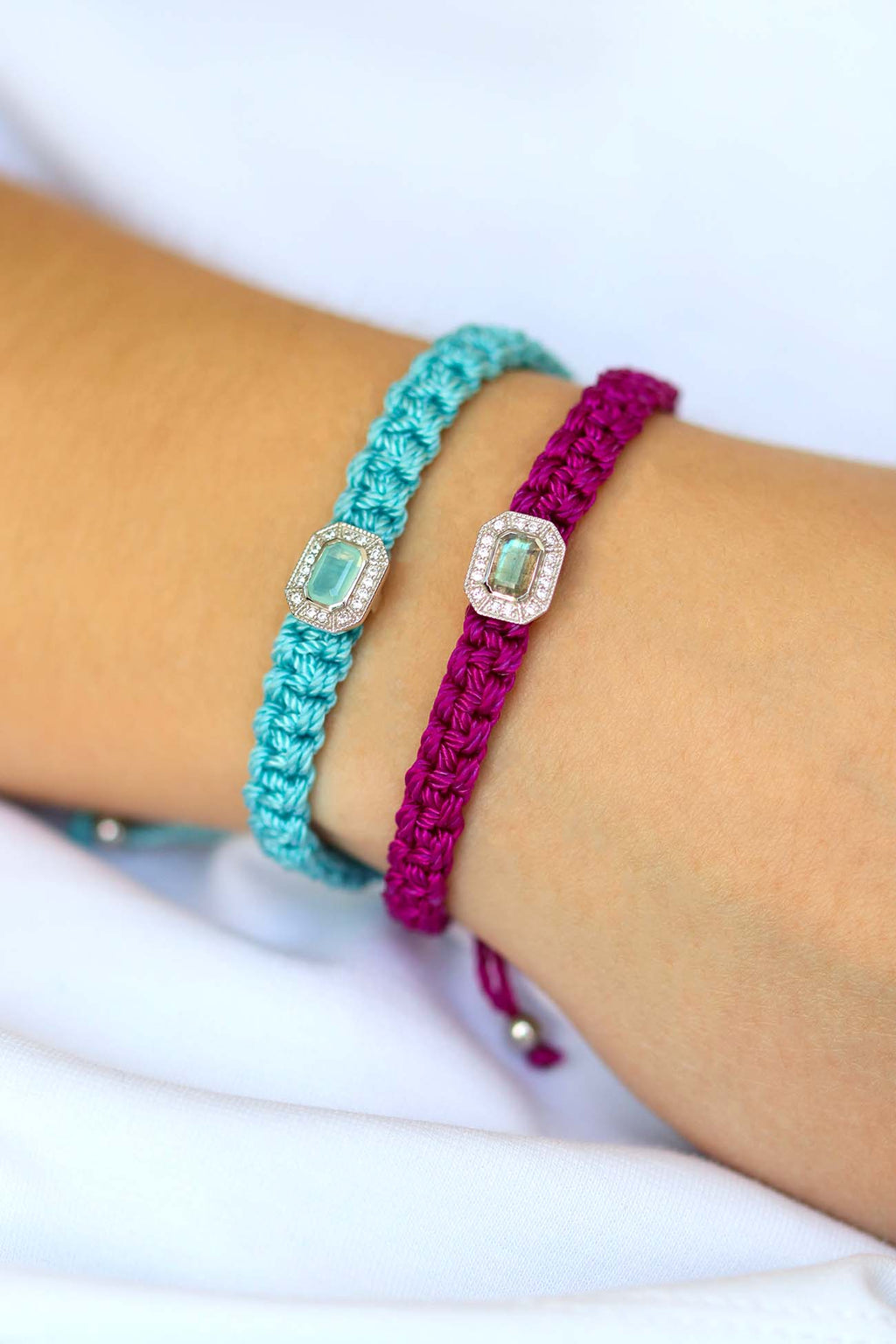 Bracelet tressé avec élément en argent de style art déco orné de labradorite