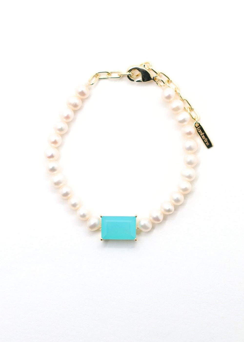 Bracelet en perles de culture et pierre centrale en calcédoine d'eau