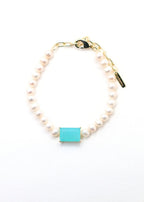 Bracelet en perles de culture et pierre centrale en calcédoine d'eau