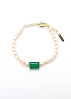Bracelet perles de culture et pierre centrale en onyx vert