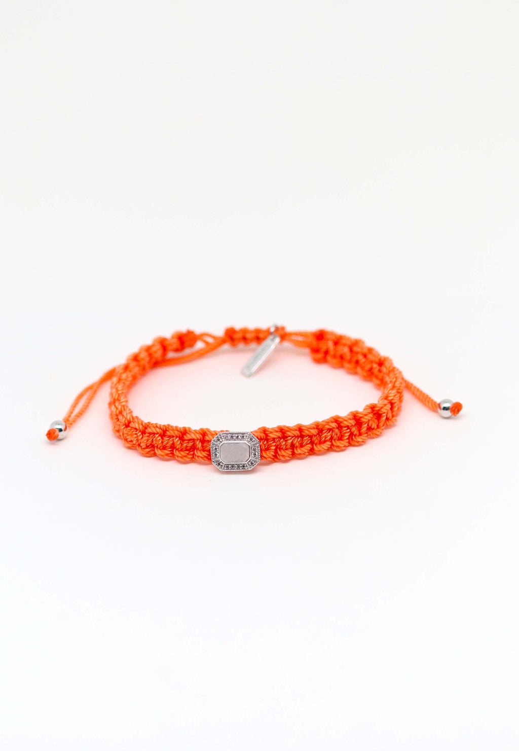 Bracelet cordon tressé orange avec pièce octogonale en argent et pierre de lune