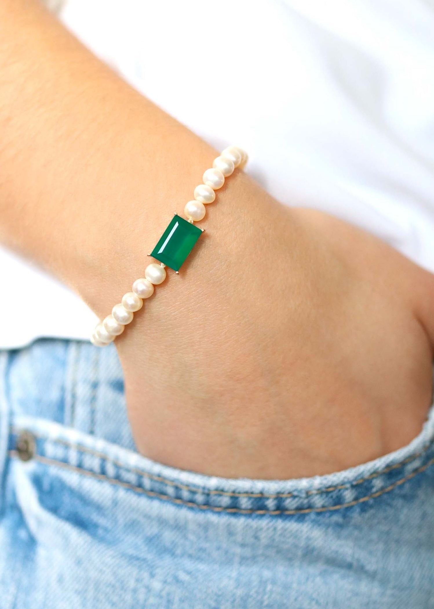 Bracelet perles de culture et pierre centrale en onyx vert