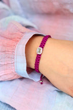 Bracelet cordon tressé améthyste avec élément en argent art déco orné de labradorite