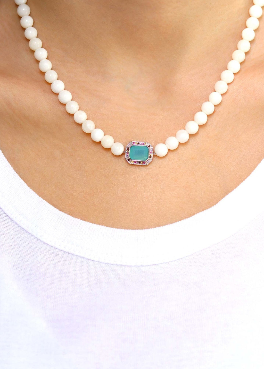 collier art deco en argent, calcédoine d'eau et perles en agate blanche