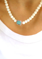 collier art deco en argent, calcédoine et perles en agate blanche