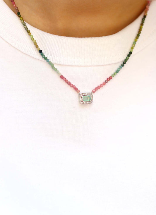 Collier court en perles de tourmaline et pendentif en argent de style art déco orné de calcédoine d'eau