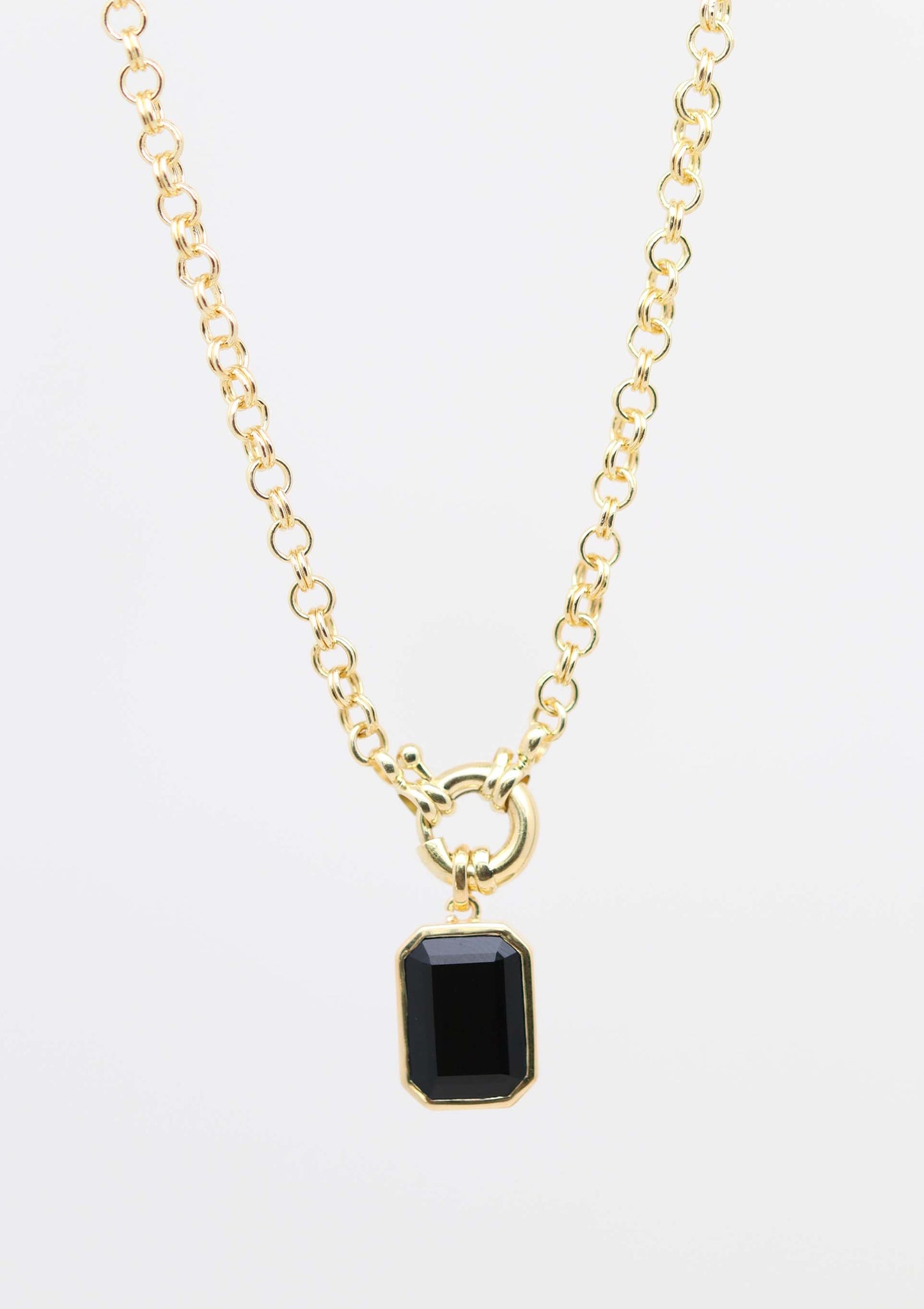 Collier court doré pendentif octogonal en onyx noir