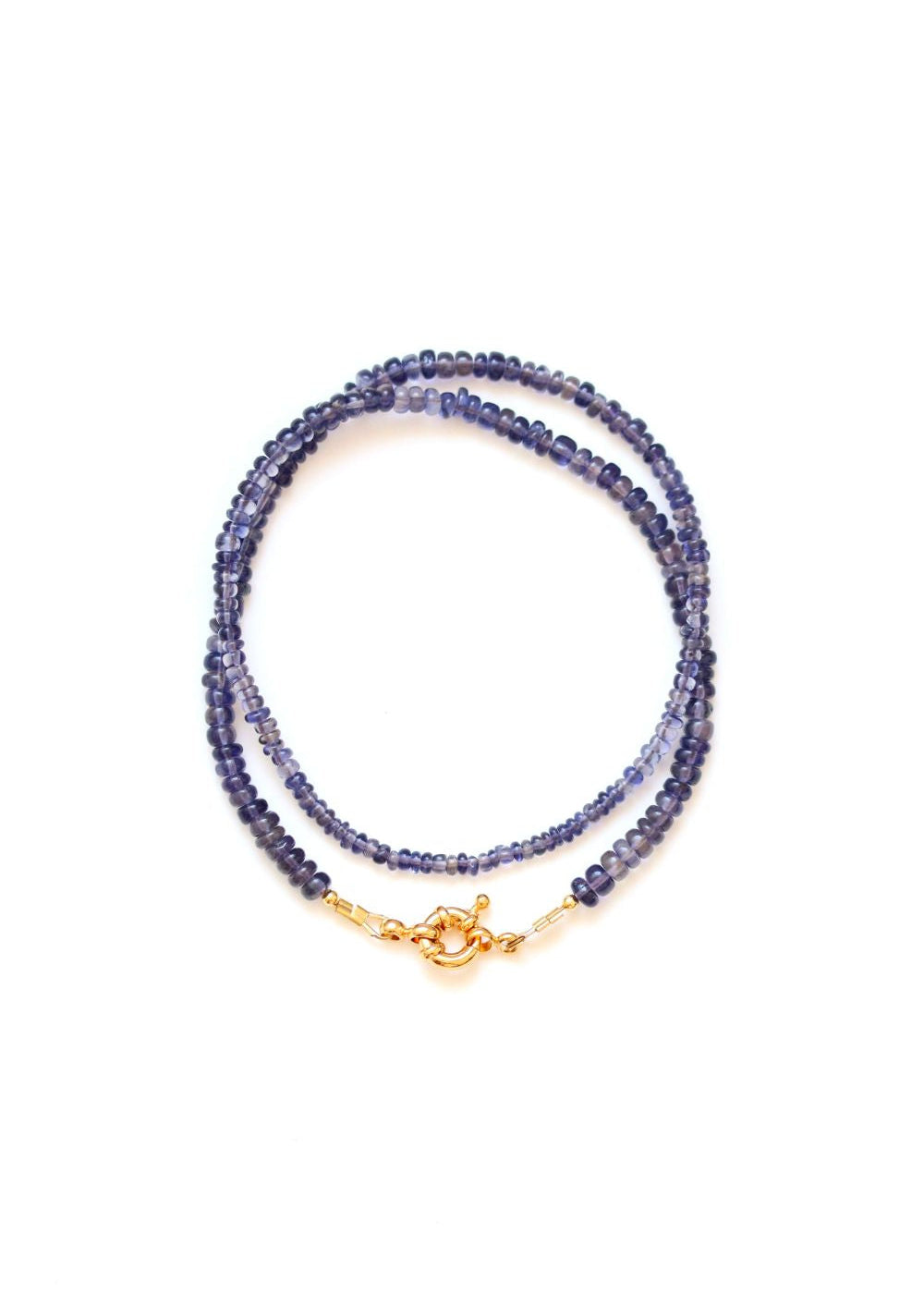 collier en iolite avec un fermoir bouée pour accrocher un pendentif