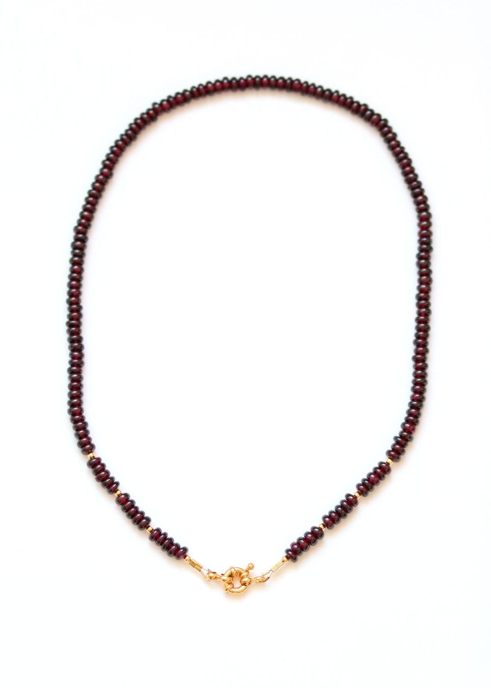 collier en grenat avec un fermoir bouée pour attacher un pendentif