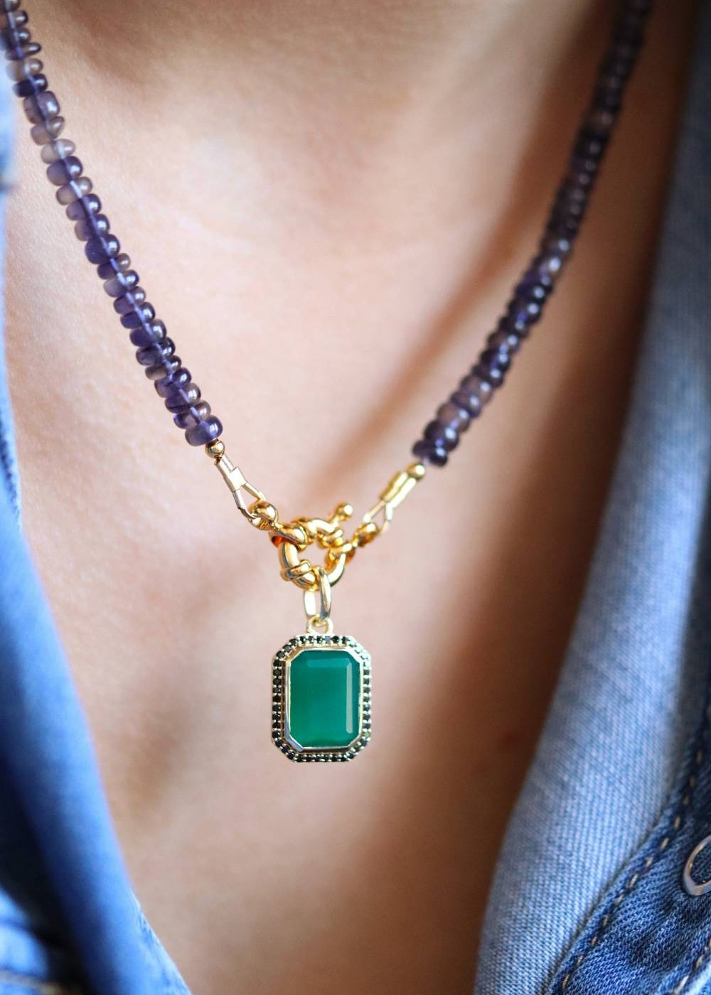 pendentif art deco en onyx vert et zircons bleu nuit