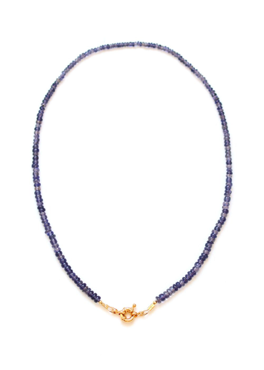 collier en iolite avec un fermoir bouée pour accrocher un pendentif